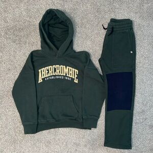 Abercrombie Kids matching sweat suit *hoodie & sweat pants* size 7/8 🦌